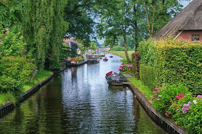 Private Sightseeing Tour to Giethoorn from Amsterdam incl. canal cruise - Price and value: why this tour costs $367.57 per person