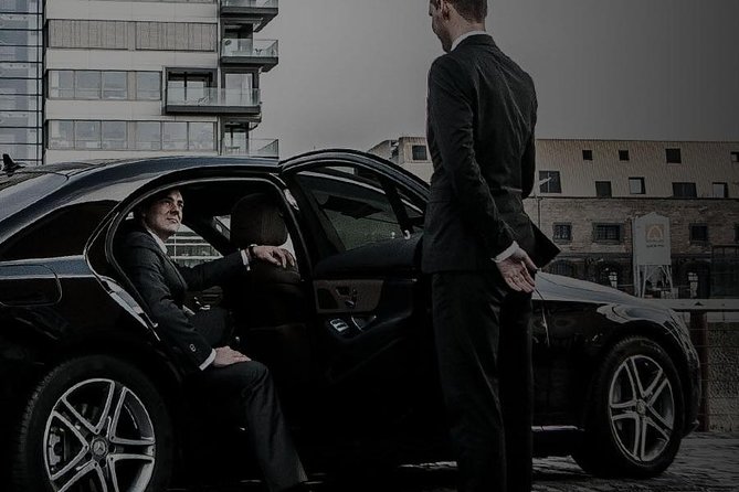 Private Taxi Service between Amsterdam and Schiphol Airport - Private taxi between Amsterdam and Schiphol AMS: what you’re buying