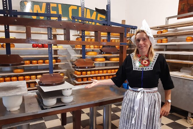 Private Tour of Simonehoeve Cheese Farm and Clog Factory - Inside the Simonehoeve cheese farm: what you will actually see