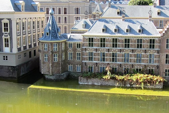 Private Transfer from AMS Amsterdam Schiphol Airport to The Hague - The Mercedes sedan or minivan ride to The Hague
