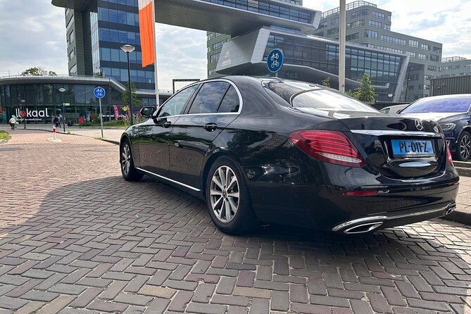 Private Transfer from Amsterdam Schiphol Airport to Amsterdam - The Schiphol meeting point trick that saves real time