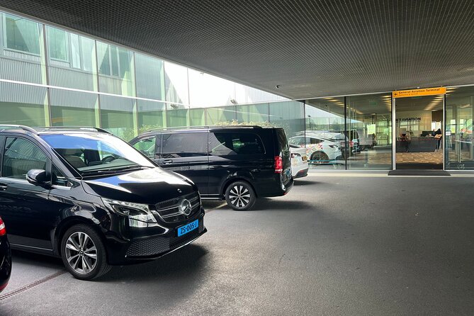 Private Transfer from Amsterdam Schiphol Airport to Amsterdam - Timing, mobile ticket, and 24/7 style availability