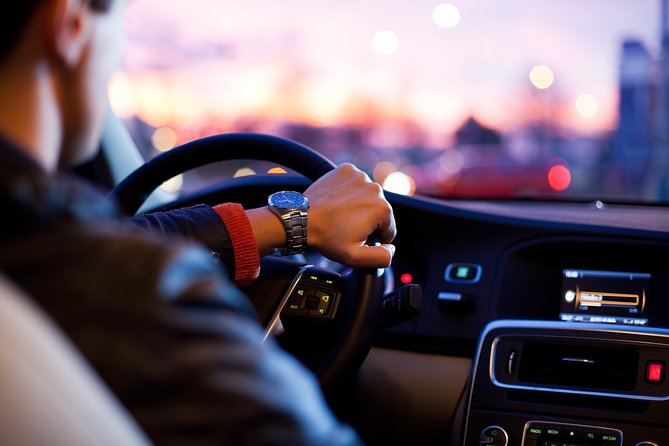 Private Transfer Hotel in Amsterdam to Amsterdam Airport for Groups and Individuals - Key Points at a Glance