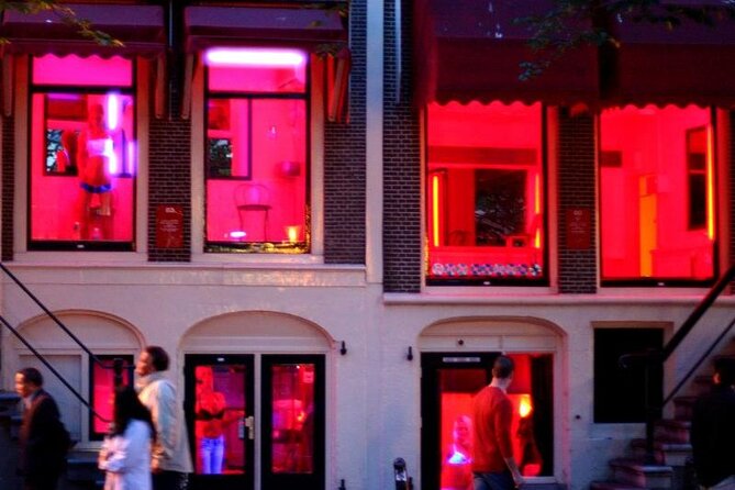 Red Light District Primetime Private Tour for 18+ Only - He Hua Temple (Fo Guang Shan He Hua Temple): a quiet pause mid-evening