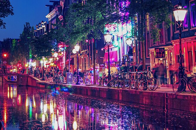 Red Light District Primetime Private Tour for 18+ Only - Walking De Wallen (De Wallen): what the windows mean and how to read the scene