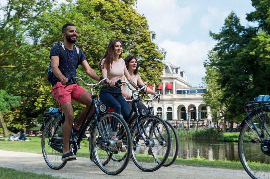 Rent a bike in Amsterdam | 1, 2, 3+ hours - Real-Life Reliability: When the Team Can Save Your Day