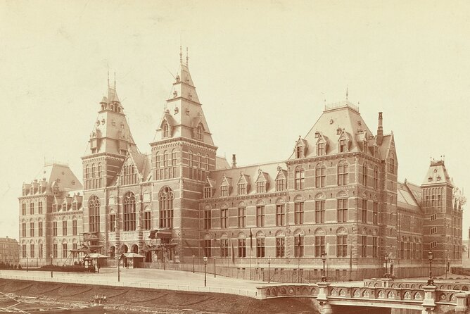 Rijksmuseum Amsterdam Private Guided Tour - Meeting at Cobra Café, then Walking Into Museumplein Energy