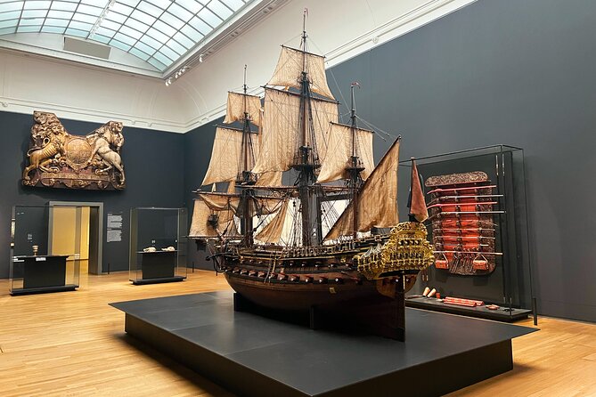 Rijksmuseum Guided Tour, private local Dutch guide - Enter, Use the Cloakroom, and Get a Clear Game Plan