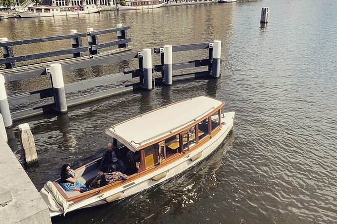 Romantic Private Boat Tour Amsterdam 90min incl welcome drink - Nine Streets shopping area and a wooden-pillar building insight