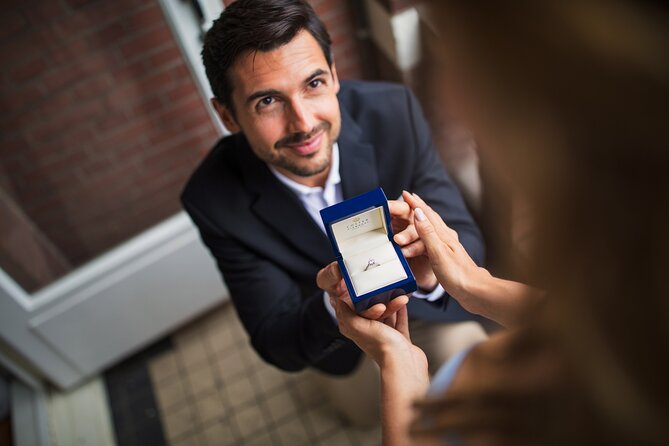 Royal Engagement Experience at Royal Coster Diamonds in Amsterdam - Champagne welcome: a small detail that changes the mood