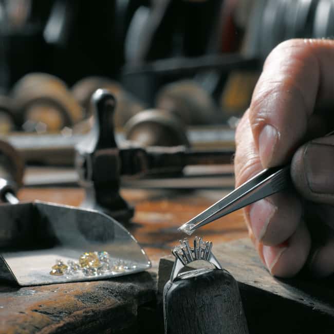 See Diamonds In Style Tour - A steam-powered GASSAN building, built for both story and sparkle