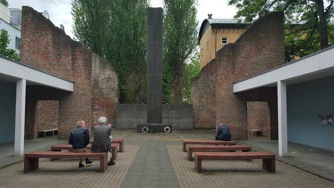 Self-Guided Audio Tour Holocaust Series: The Jewish Quarter - Key things that make this audio tour work