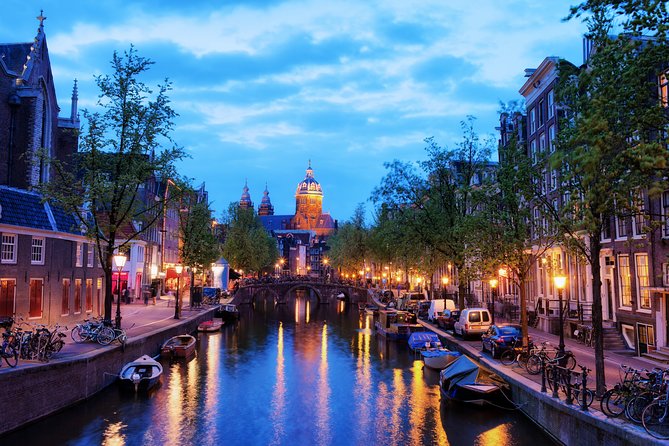 Self-Guided Audio Tour of The Red Light District - Souvenir stop: a simple way to end the walk
