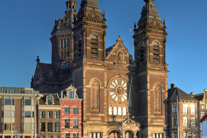 Self-Guided Audio Tour of The Red Light District - St. Nicolaaskerk and a hidden church above a 17th-century home