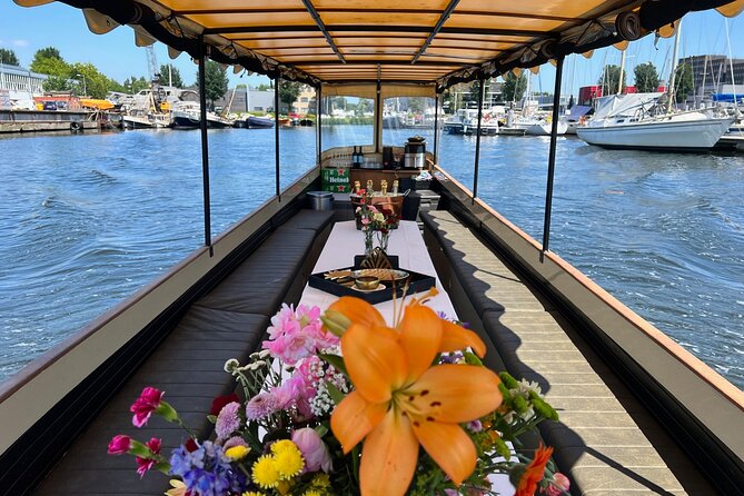 Small-Group Luxury Canal Cruise with Local Skipper - Unlimited drinks upgrade: when it is a smart add-on