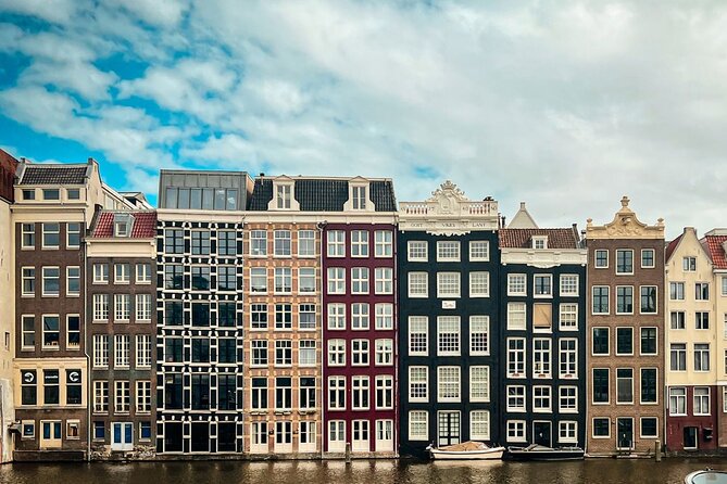 Small Group Walking Tour - Hello Amsterdam - Singel and the Dancing Houses, the picture-perfect canal moment