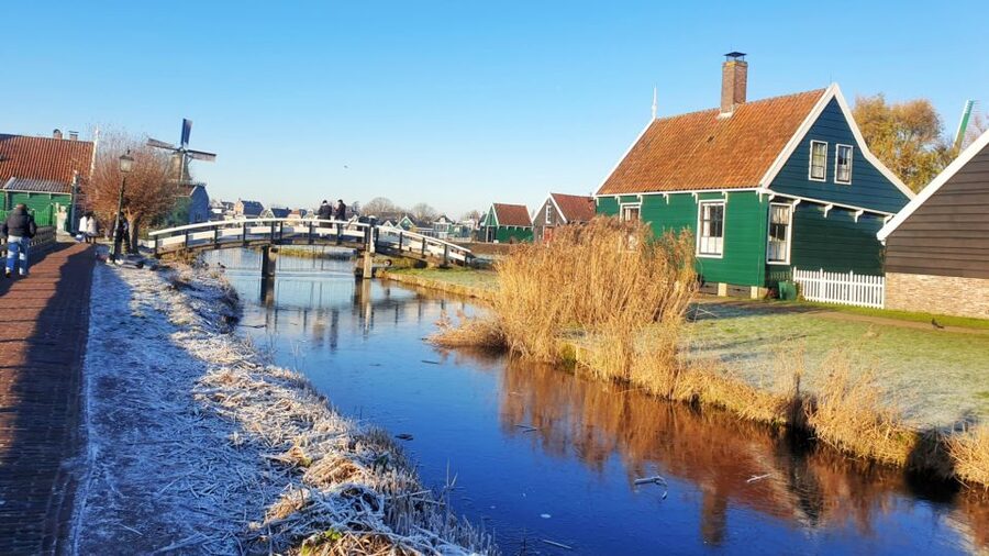 Small Group Zaanse Schans & Volendam Tour w/ Hotel Pick up - Volendam: coastal fishing village vibes, port walks, and local food stops
