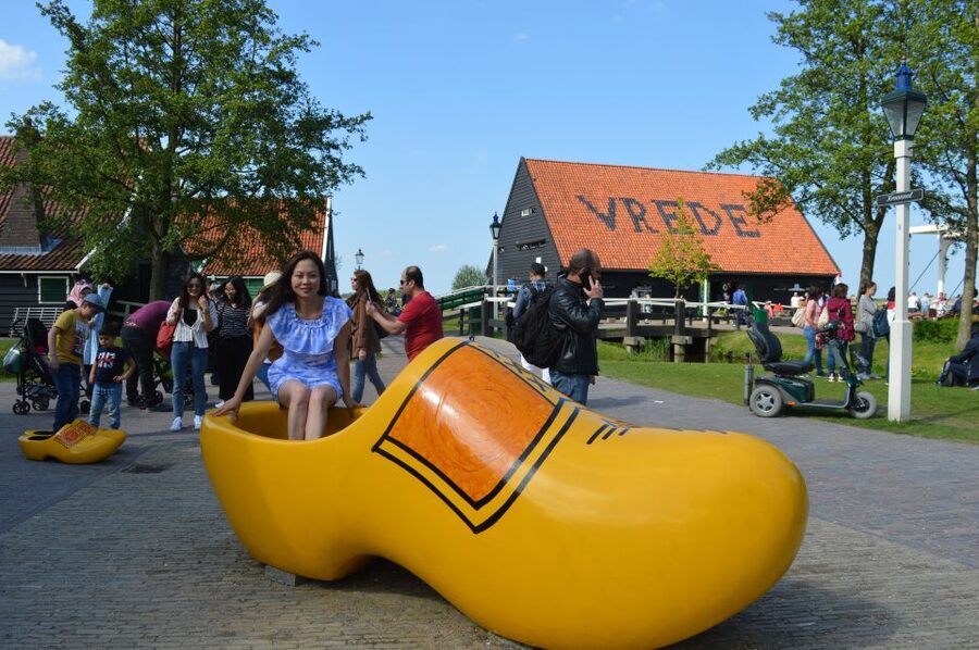 Small Group Zaanse Schans & Volendam Tour w/ Hotel Pick up - Price and logistics: is $140 a good value for this route?