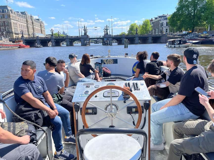Smoke & Boat Amsterdam - The Official 420 Canal Cruise - The route: from the Old City Wall toward the Amstel