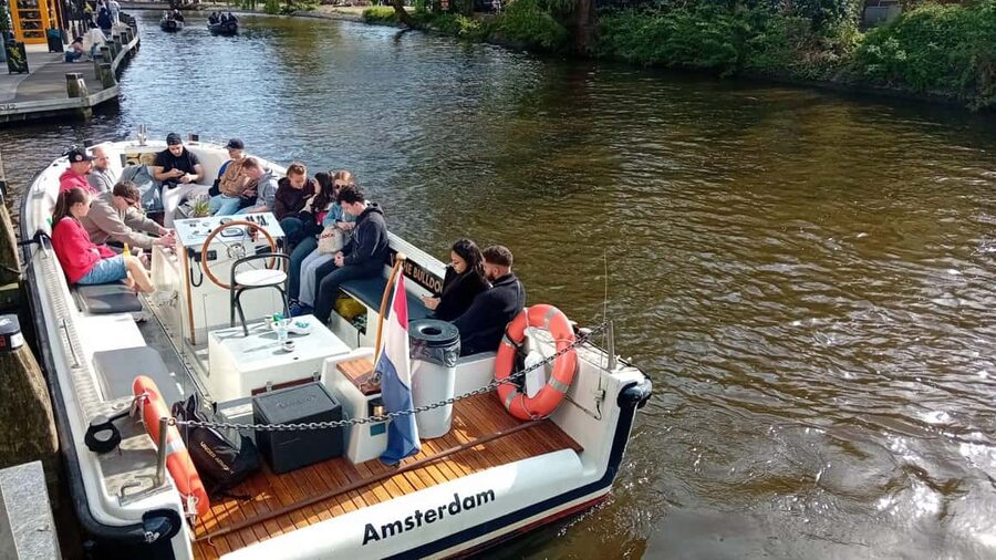 Smoke & Boat Amsterdam - The Official 420 Canal Cruise - Why a 1-hour sunset cruise feels easier than the usual canal chaos