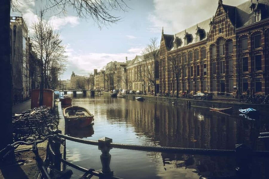 Student and Academic Life Tour in Amsterdam - Starting at Weesperplein, finishing by Rokin