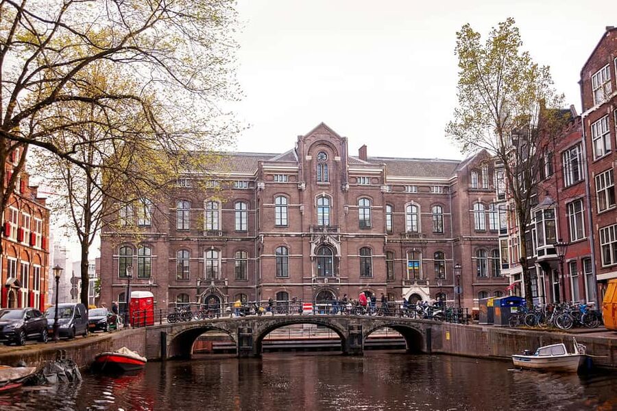 Student and Academic Life Tour in Amsterdam - Meeting Tanya, the guide with real student paths behind her
