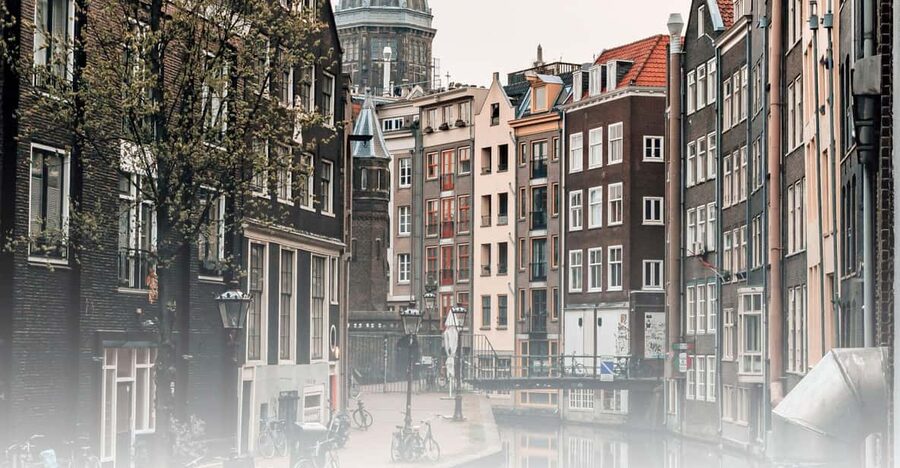 Tour of the historical center of Amsterdam in Italian - Why an Italian-guided center walk changes Amsterdam