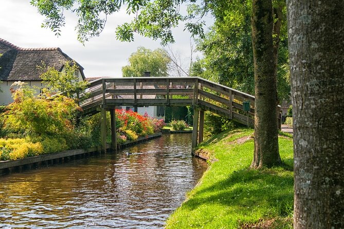 Tour to Giethoorn and Keukenhof Tulip Fields from Amsterdam - Giethoorn canal cruise: the classic Dutch Venice moment
