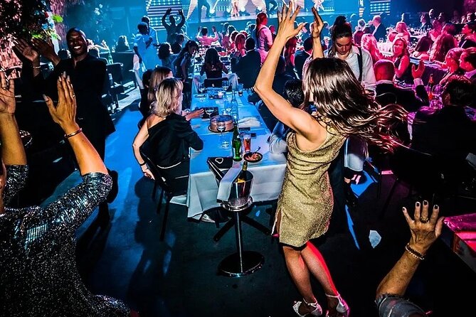VEGAS Dazzling Variety Dinner Show in Amsterdam - Vegas Glamour Meets Amsterdam at Harbour Club Theatre