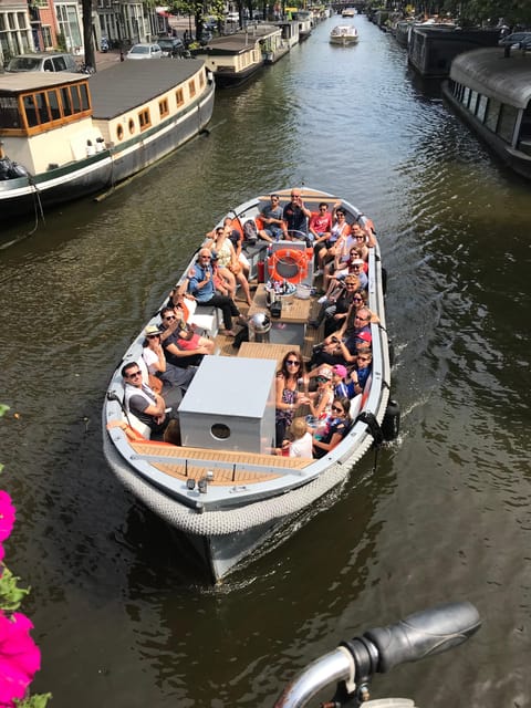 Visit Amsterdam by Boat with a French Guide (french) - The apéro on the boat is part of the show, not a random add-on