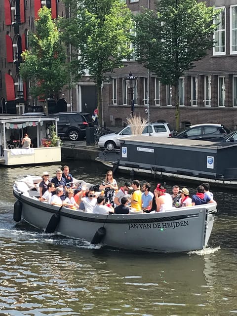 Visit Amsterdam by Boat with a French Guide (french) - Why the French guide experience matters on Amsterdam canals