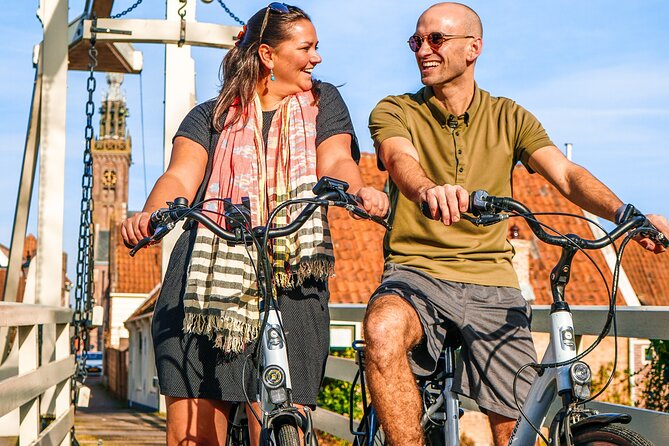 Volendam: E-bike rental with suggested countryside- and fisherman village route - Your e-bike setup: 3 gears, battery swapping, and route smarts