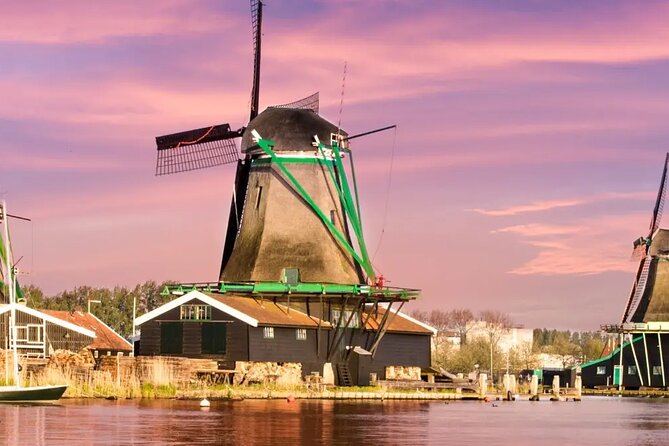 Windmills Country side tour Zaanse Schans-Cheesefactory-Volendam - Volendam on the harbor: where shopping and lunch happen