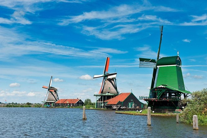 Windmills-Volendam-Giethoorn Private Tour in Jaguar - Food, water, and how the day stays comfortable