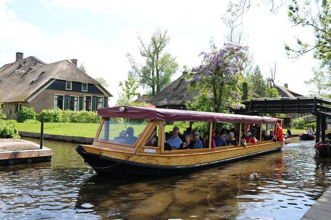 Windmills-Volendam-Giethoorn Private Tour in Jaguar - Volendam’s fishing village: the 1-hour stop that still feels real