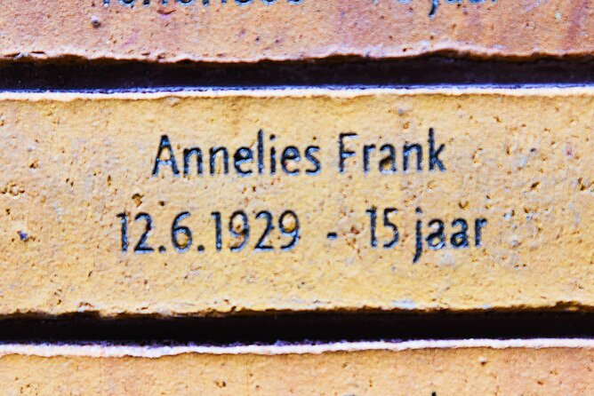 WW2 Jewish & Anne Frank Amsterdam Smartphone Guided Walking Tour - Outside synagogue and the Dokwerker, connecting hiding and local resistance