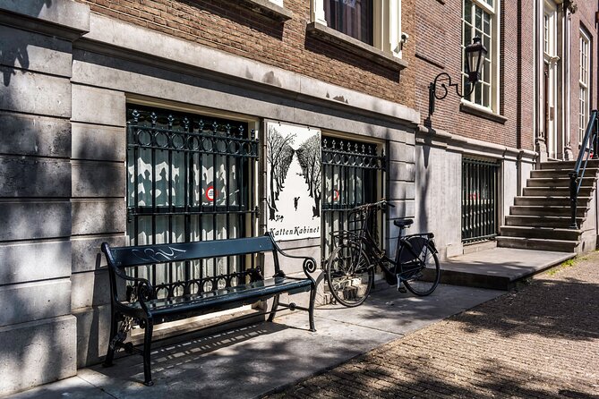 WW2 Jewish & Anne Frank Amsterdam Smartphone Guided Walking Tour - Walter Suskindbrug, canal stops, and a moment of Cats