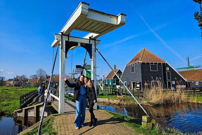 Zaanse Schans and Cheese Tasting Guided Tour from Amsterdam - Kooijman clogs workshop: what you see in 30 minutes