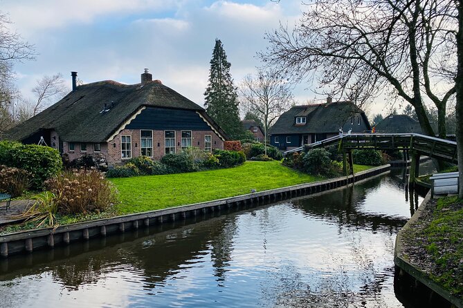 Zaanse Schans and Giethoorn Small-Group Tour with Hotel Pick-Up - Wooden Shoes at Kooijman: Watching Clogs Get Made