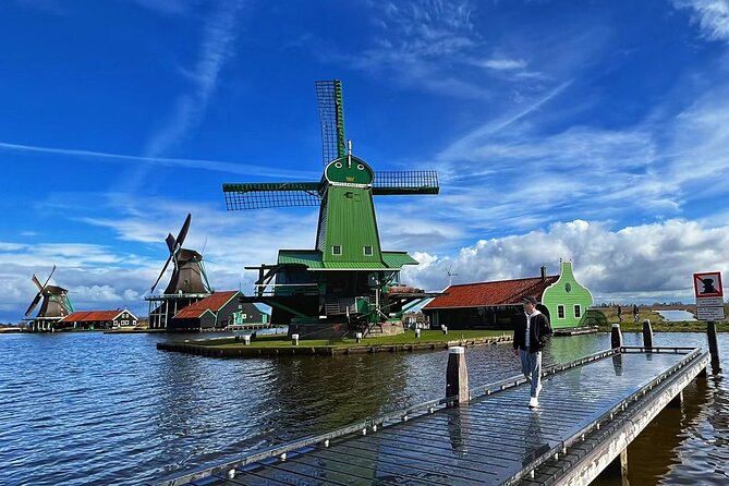 Zaanse Schans and Giethoorn Unique Day Trip with Boat Cruise - Zaanse Schans and Giethoorn: the north trip you can do without a car