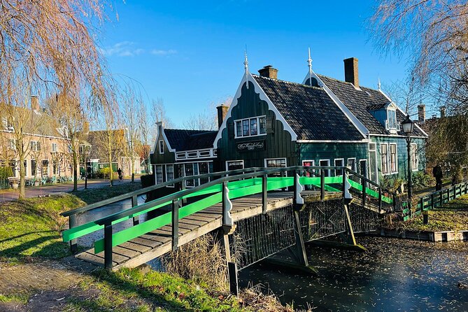 Zaanse Schans and Giethoorn Unique Day Trip with Boat Cruise - Catharina Hoeve: a focused cheese farm demo with tastings that stick