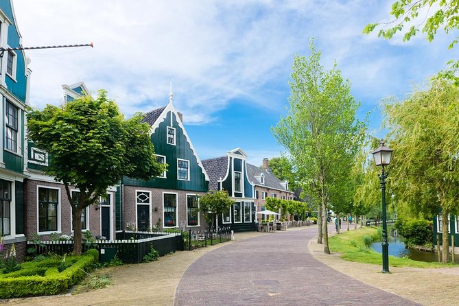 Zaanse Schans, Edam, Volendam and Marken Tour - Edam Historic Center Stroll and Cheese Factory Tasting