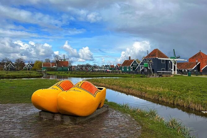 Zaanse Schans, Lego Village, Giethoorn Day Tour Incl. Boat Cruise - Watching clog-making at Kooijman: craft you can photograph and try on