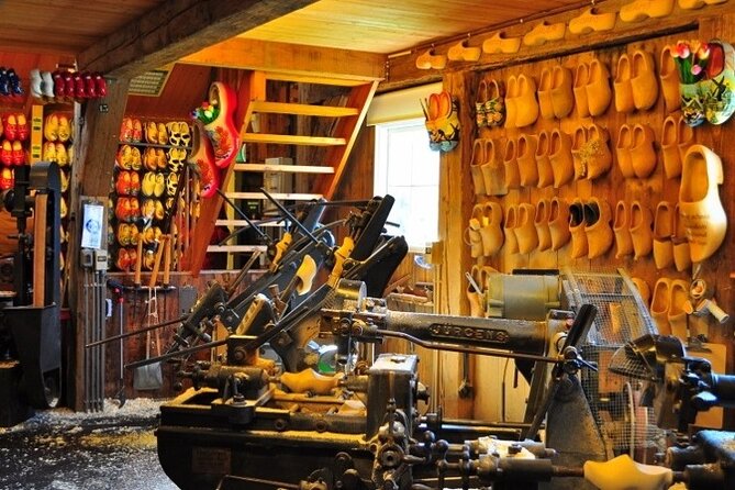 Zaanse Schans private tour Windmills 1/2 day in Jaguar S Type - The Extra Dutch Countryside Time Your Guide Adds