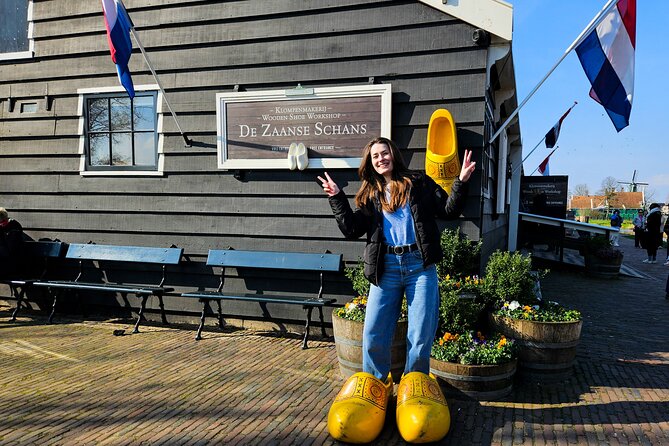 Zaanse Schans Windmills, Cheese and Volendam Tour from Amsterdam - Volendam’s Old Streets: Fishing Village Vibes and Photo-Friendly Dutch Style
